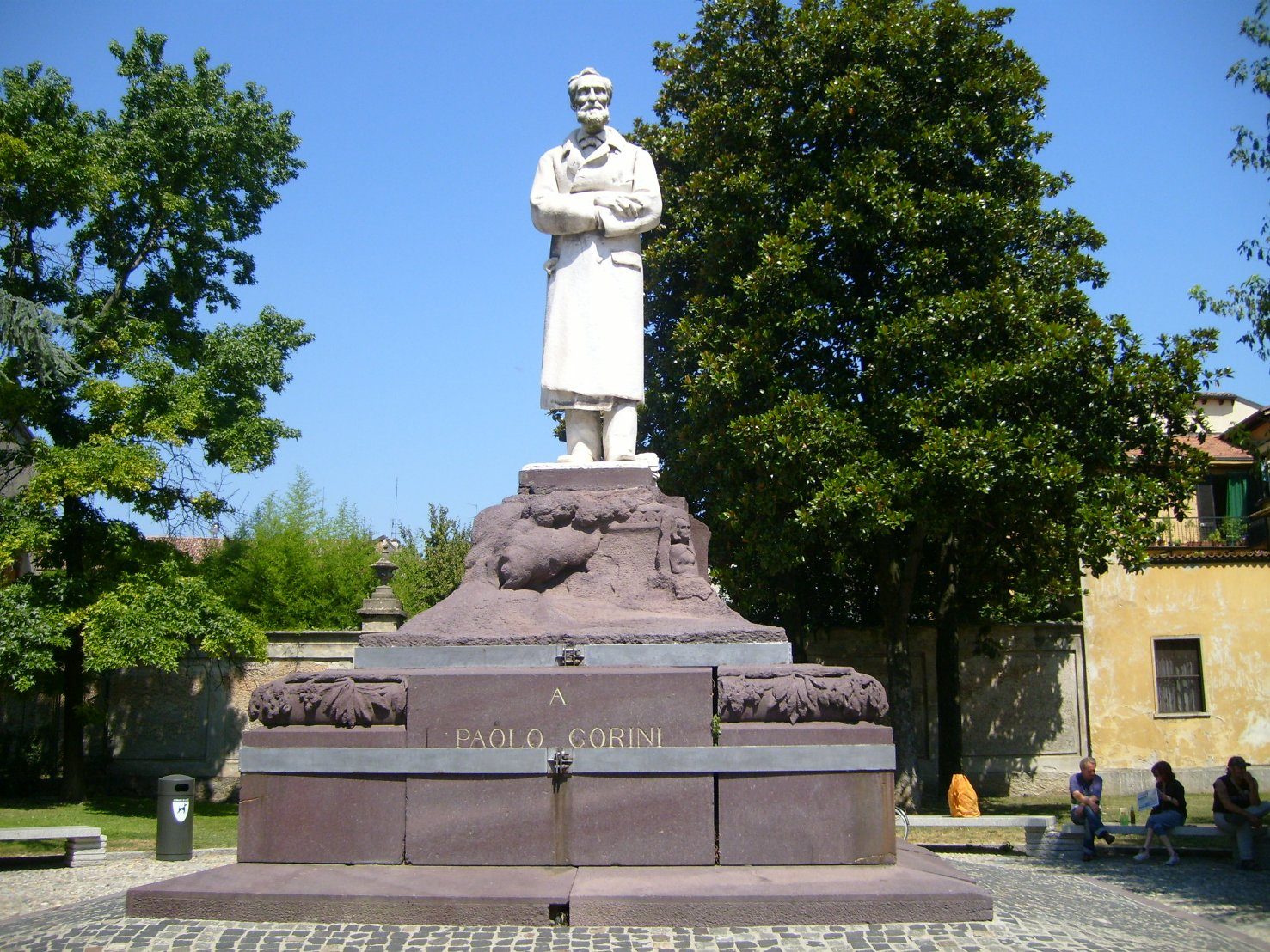 Paolo Gorini's statue, Lodi 2.JPG